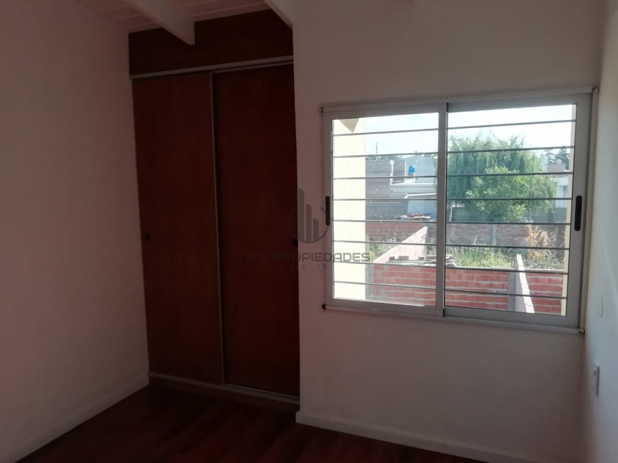 Vendo duplex de dos dormitorios con cochera