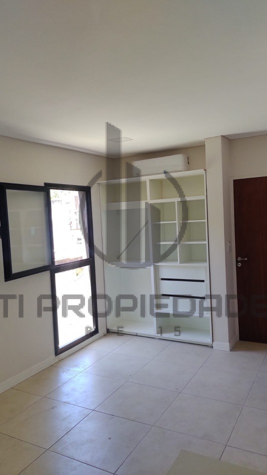Alquiler de amplio monoambiente con balcon