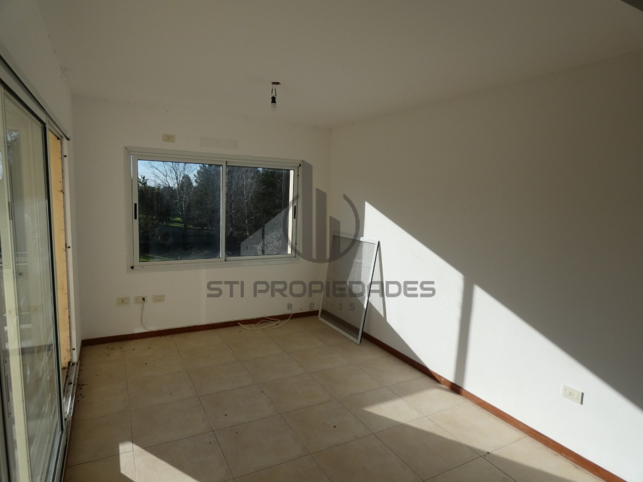 HERMOSO DEPARTAMENTO DE UN DORMITORIO CON COCHERA EN PUEBLO ESTHER - BARRIO PRIVADO