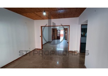 Alquiler casa en planta baja - Dos dormitorios - Cochera - Patio